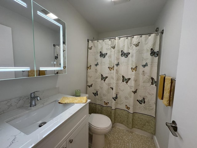 full bath with toilet, a shower with curtain, tile patterned flooring, and vanity