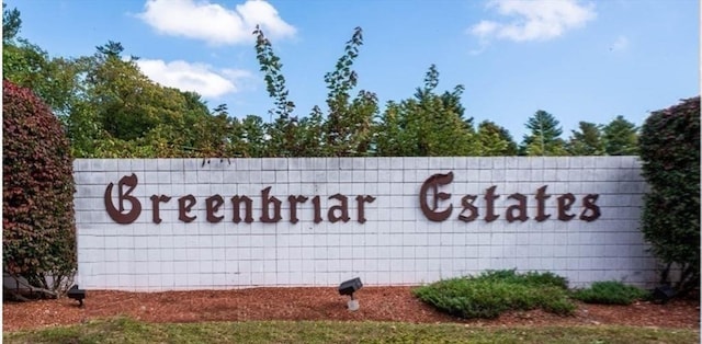 view of community / neighborhood sign