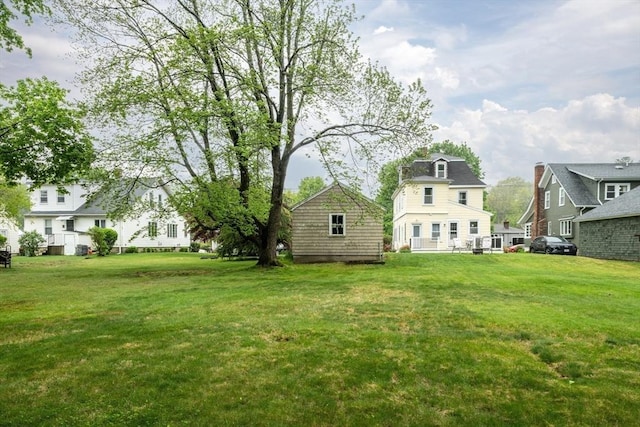 view of green lawn
