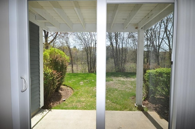 view of yard with a patio
