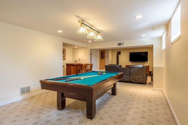 playroom with visible vents, light colored carpet, pool table, and indoor wet bar