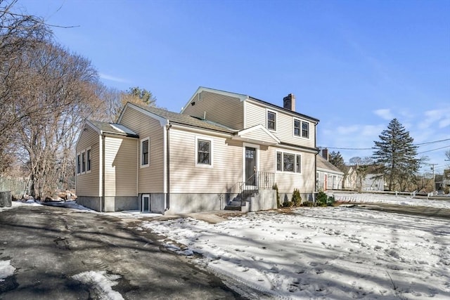 view of front property