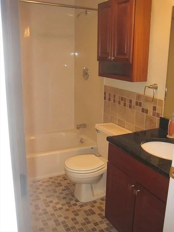 1610 Skyline Dr Unit 11, Lowell, MA 01854 - bathroom with tasteful backsplash, bathing tub / shower combination, toilet, and vanity