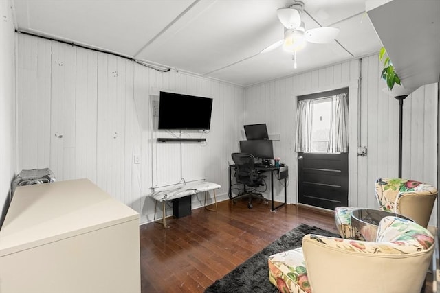 living room featuring hardwood / wood-style flooring and ceiling fan