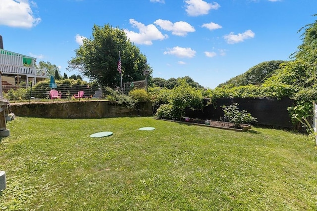 view of yard featuring a fenced backyard