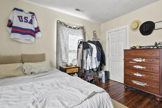 bedroom featuring dark wood-style flooring and visible vents