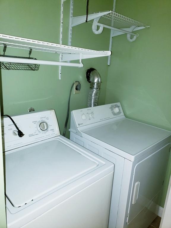 1 Post Oak Ln Unit 21, Natick, MA 01760 - laundry room with washing machine and dryer