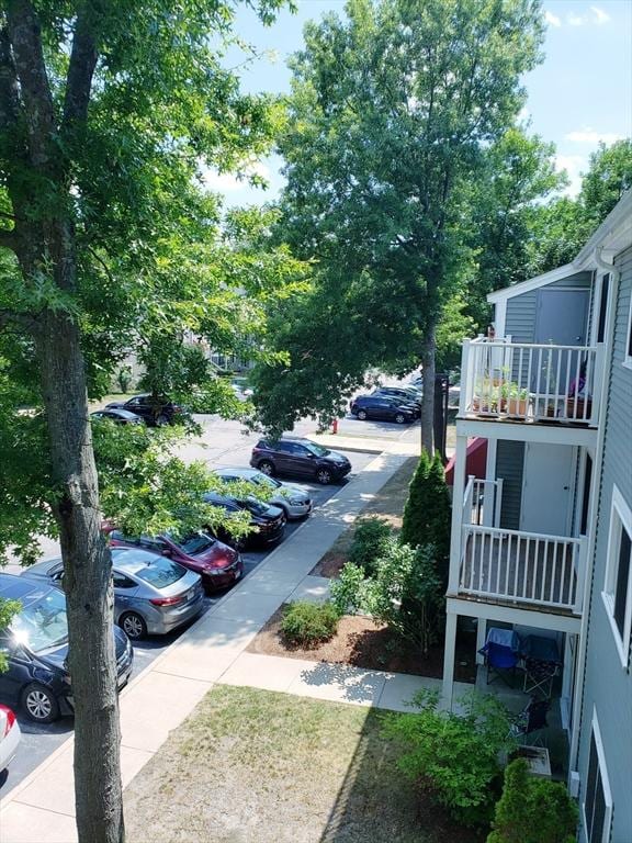 1 Post Oak Ln Unit 21, Natick, MA 01760 - view of yard with a balcony