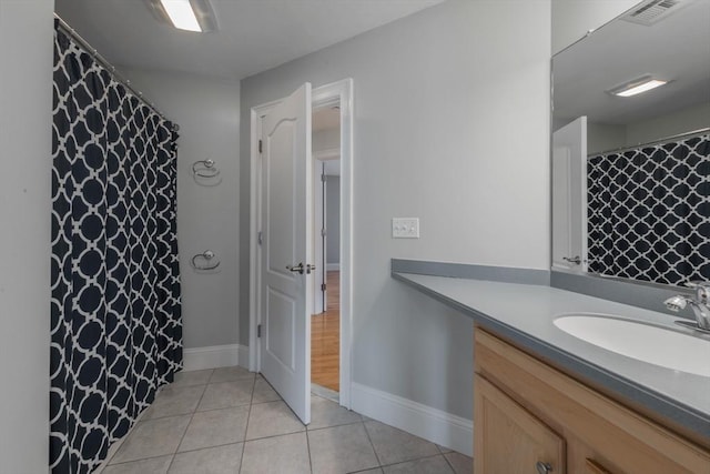 full bath with vanity, a shower with curtain, tile patterned flooring, visible vents, and baseboards