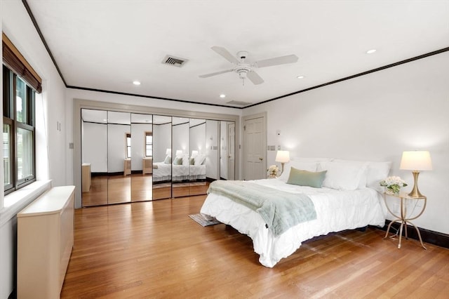 bedroom featuring wood finished floors, crown molding, recessed lighting, and a ceiling fan