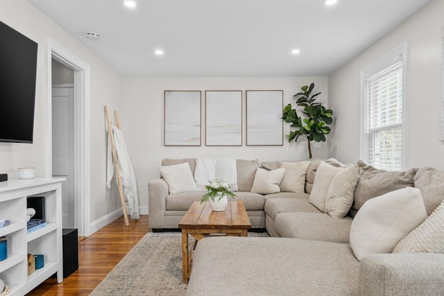 living area featuring recessed lighting, baseboards, and wood finished floors
