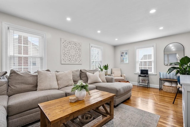 living area featuring recessed lighting, light wood finished floors, and baseboards
