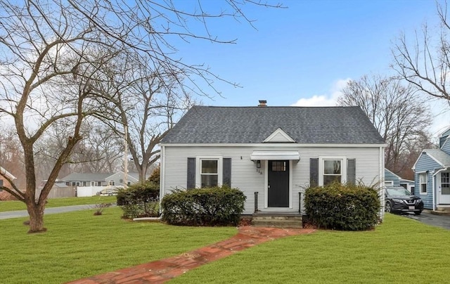 view of front of house featuring a front lawn