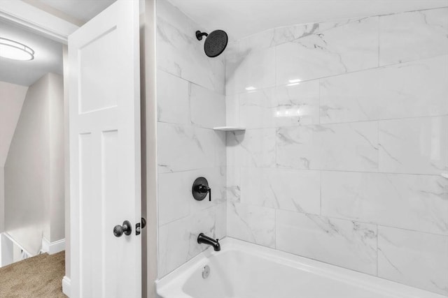 bathroom featuring tiled shower / bath