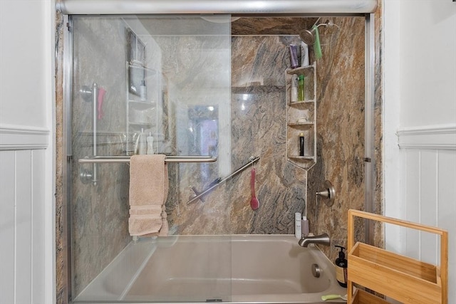 bathroom with washtub / shower combination