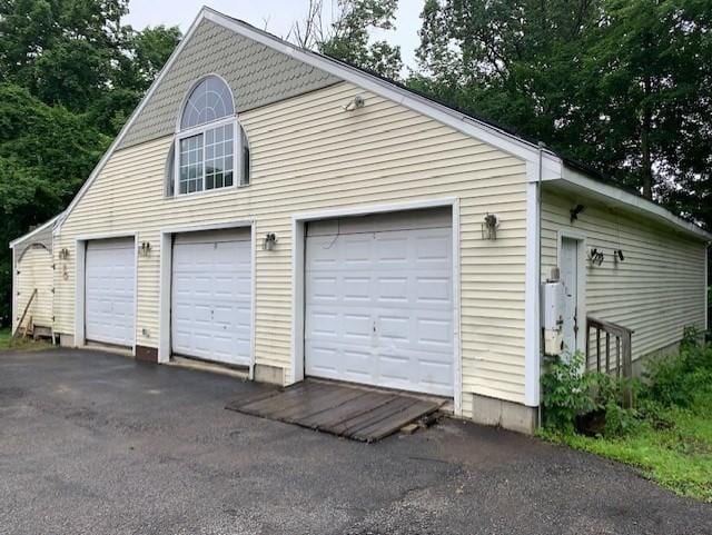 19 Locust Ave, Southbridge, MA 01550 - view of detached garage