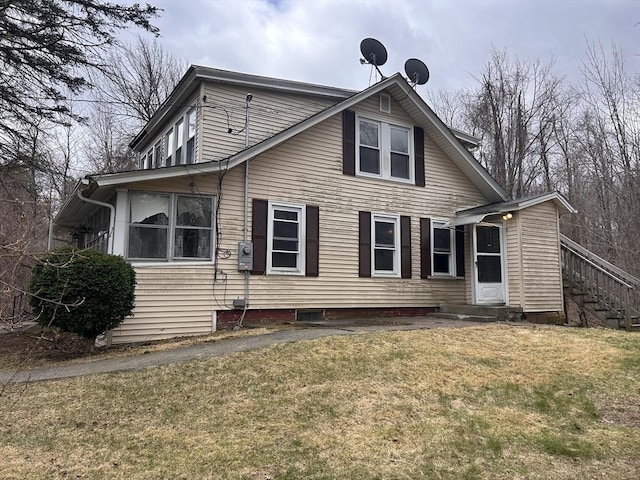 10 Conway Dr, Leicester, MA 01524 - rear view of house with a lawn