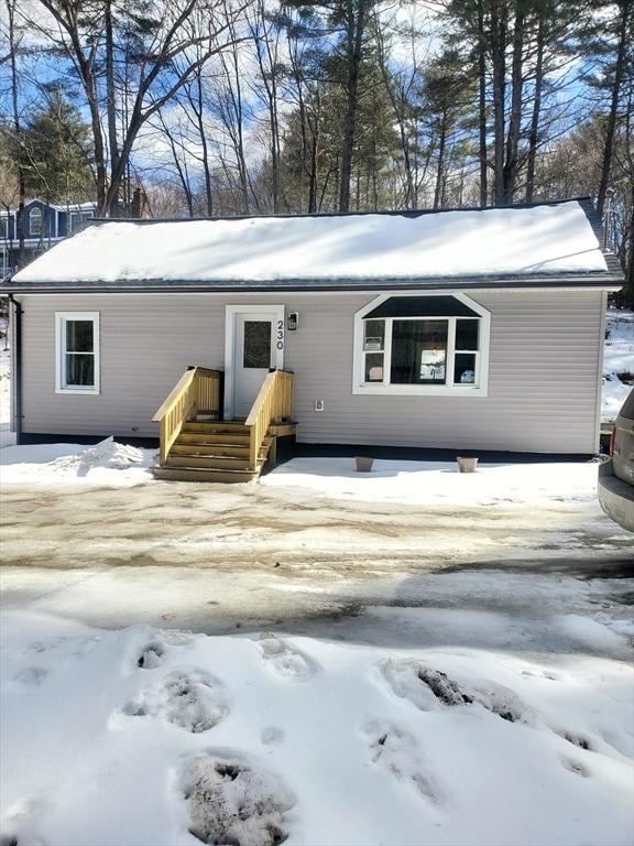 view of front of property