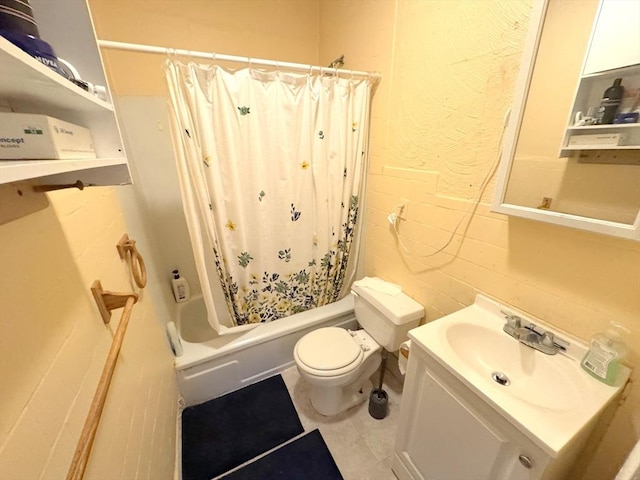 full bathroom with shower / bath combo with shower curtain, toilet, and vanity