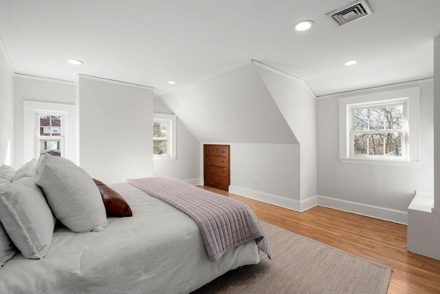 bedroom featuring light wood-style flooring, recessed lighting, visible vents, and baseboards