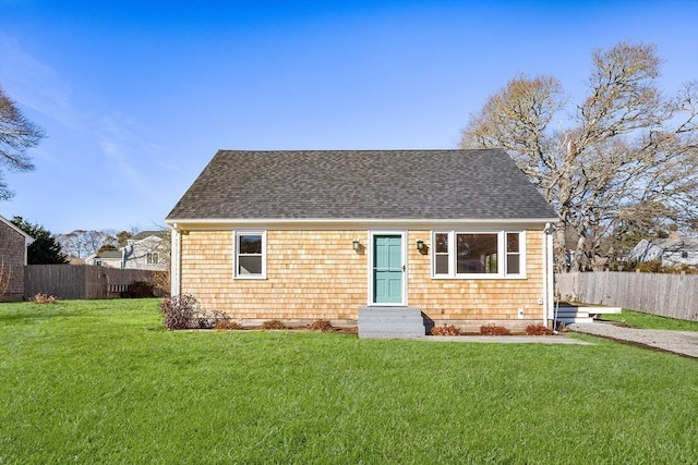 view of front of house featuring a front lawn