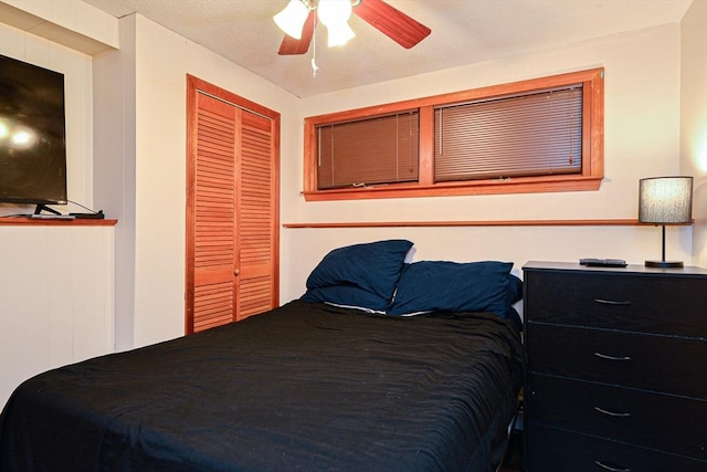 bedroom featuring a closet and a ceiling fan