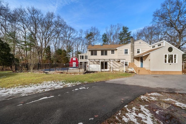 view of front of property with a front lawn