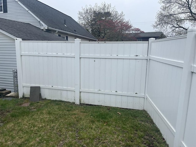 view of yard featuring fence