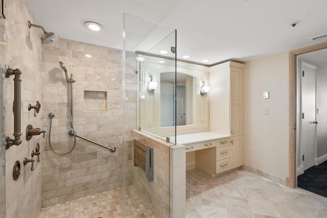 bathroom featuring a tile shower