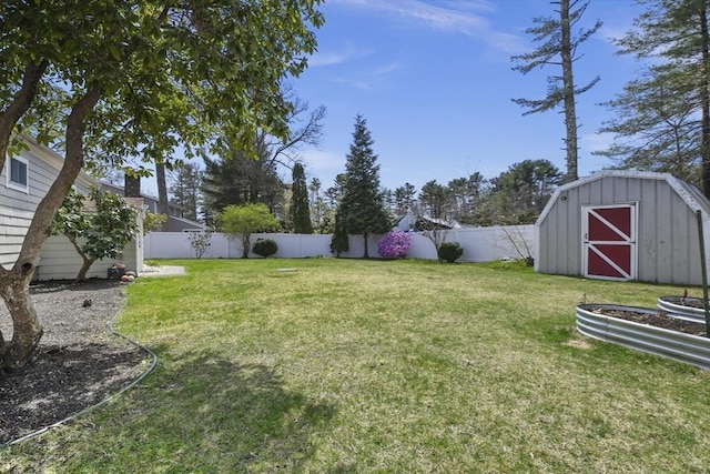 view of yard featuring a storage shed, an outdoor structure, and a fenced backyard