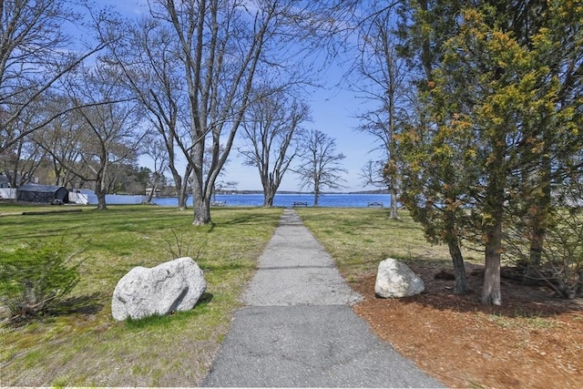 view of yard featuring a water view