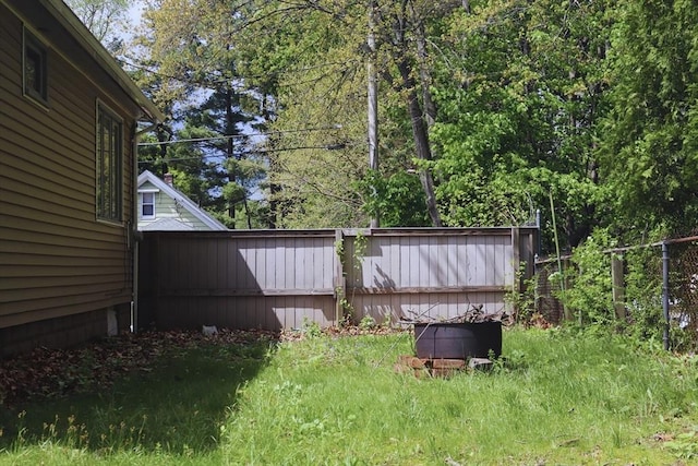 27 Bushwick Pl, Springfield, MA 01109 - view of yard