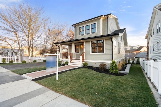 view of front facade featuring covered porch and a front yard