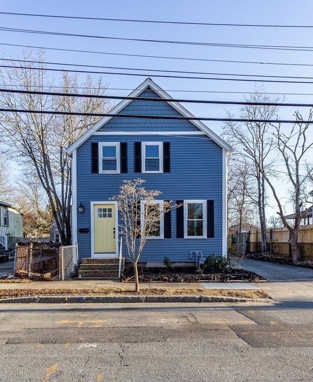 view of front of property featuring entry steps and fence