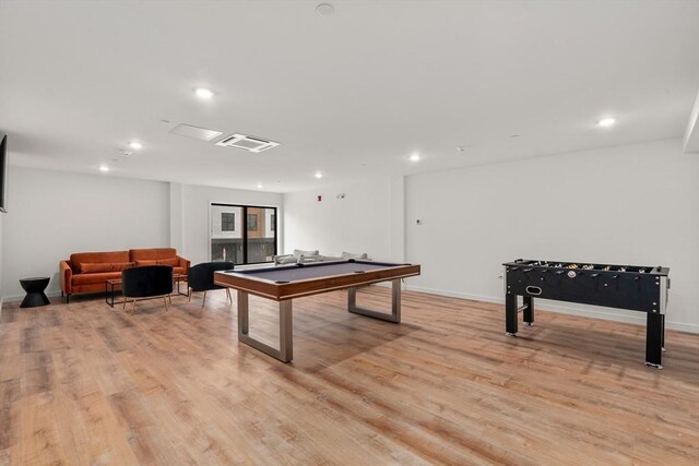 rec room with recessed lighting, visible vents, billiards, and light wood-style floors
