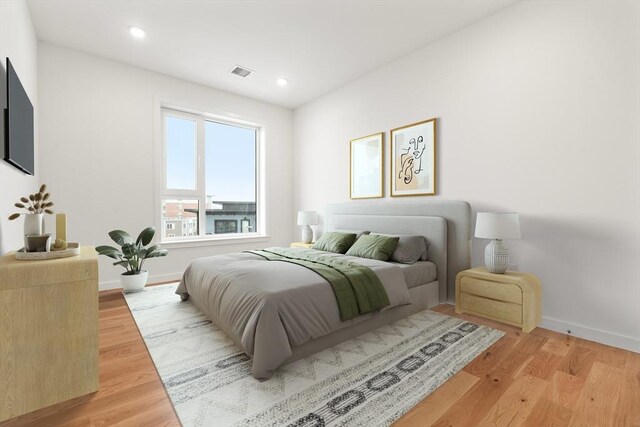 bedroom with recessed lighting, baseboards, visible vents, and light wood-style flooring