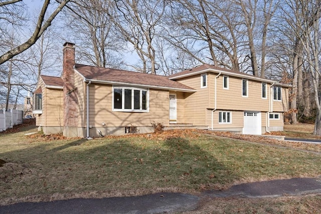 split level home featuring a front yard