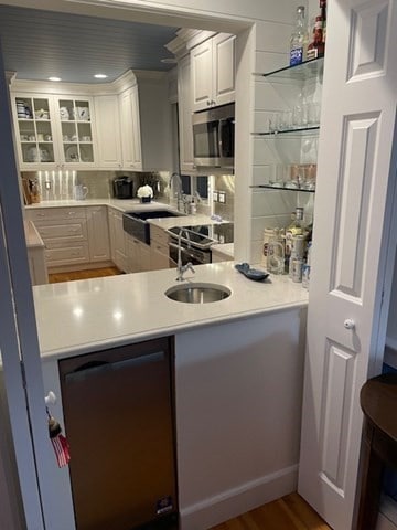 kitchen featuring white cabinets, hardwood / wood-style flooring, sink, and stainless steel appliances