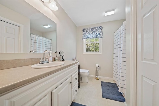 full bath with toilet, baseboards, visible vents, and vanity