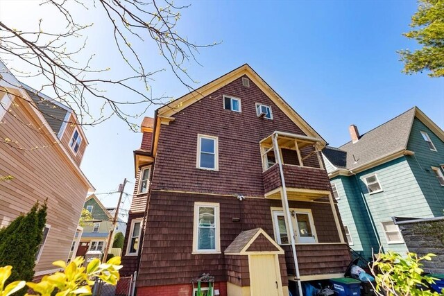 view of front of home featuring a balcony