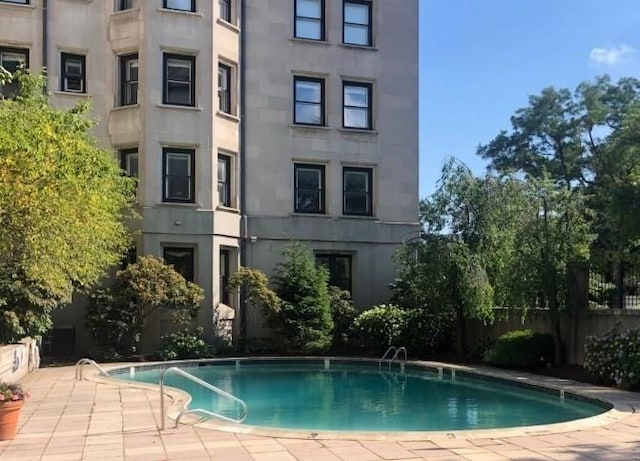 416 Commonwealth Ave Unit 317, Boston, MA 02215 - community pool with fence