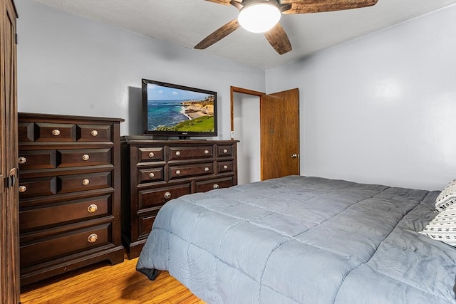 bedroom featuring light wood finished floors and ceiling fan