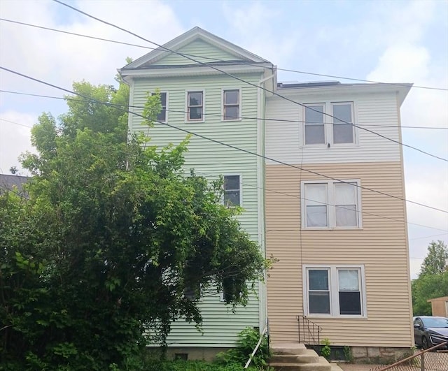 14 Douglas Ct, Worcester, MA 01603 - view of side of property