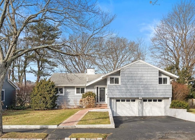 view of front facade featuring a front lawn and a garage