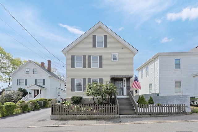 view of front of property featuring a fenced front yard