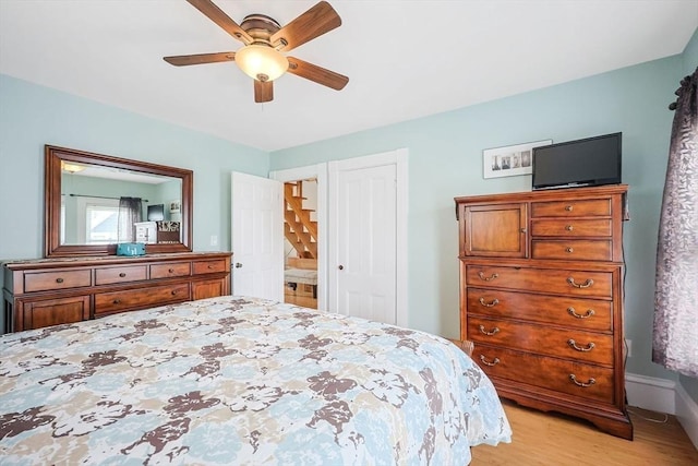 bedroom featuring light wood-style flooring and a ceiling fan