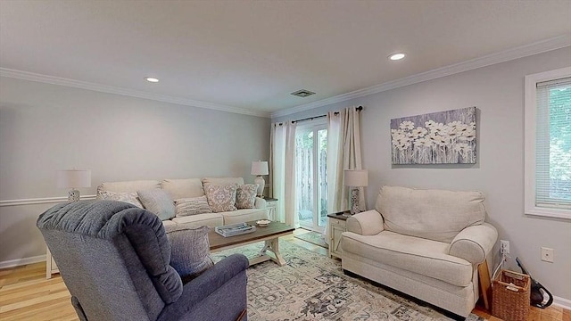 3 Oakwood Ln Unit 3, Worcester, MA 01604 - living room featuring light wood-style floors, crown molding, and recessed lighting