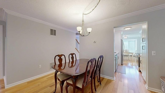 3 Oakwood Ln Unit 3, Worcester, MA 01604 - dining space with light wood finished floors, a chandelier, crown molding, and a textured ceiling