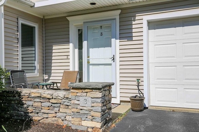 3 Oakwood Ln Unit 3, Worcester, MA 01604 - doorway to property with a porch