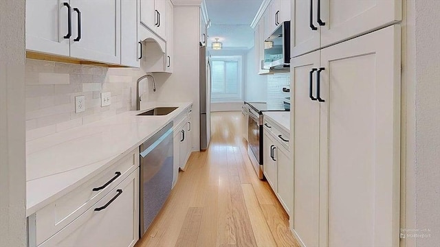 3 Oakwood Ln Unit 3, Worcester, MA 01604 - kitchen featuring stainless steel appliances, light wood finished floors, tasteful backsplash, white cabinetry, and crown molding